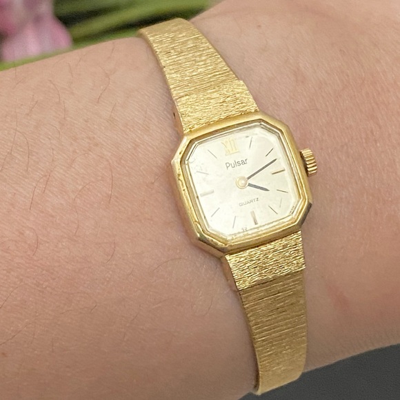 Vintage PULSAR V230-5330 Metal Bezel Stainless Steel Japan Movement Gold Watch - Picture 5 of 9